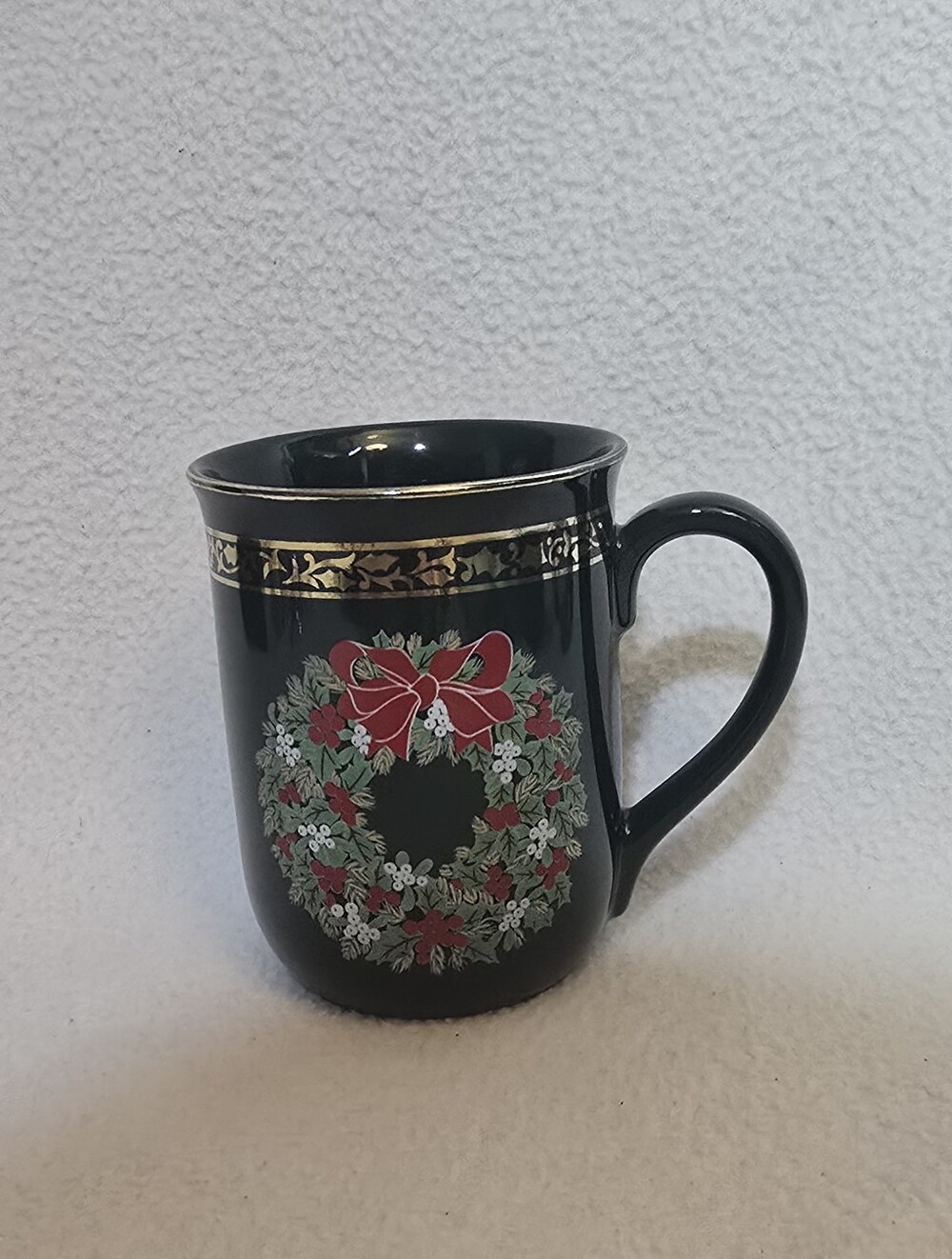Otagiri Holiday Wreath Mug with Gold Trim